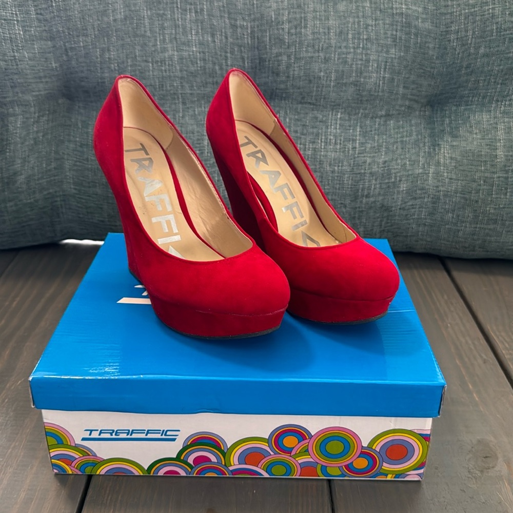 Traffic red suede wedges